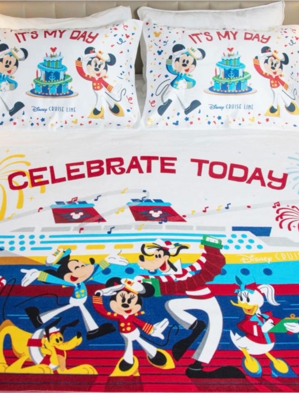 Disney Mickey & Friends 'Celebrate Today' Bright Multicolor Bedding - Picture 7 of 10